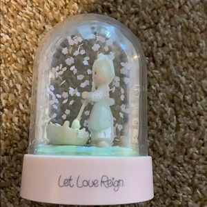 Precious moments let love reign snow globe 1985